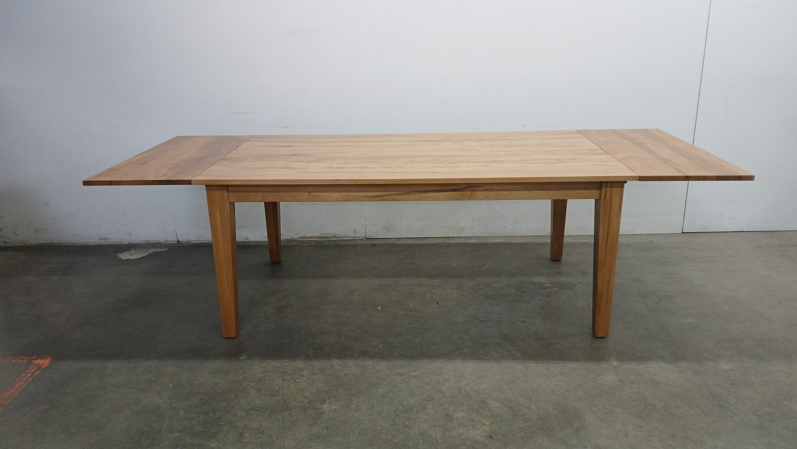 Floor Models Archives - Woodcraft | Solid Wood Furniture